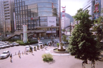 
　JR長野駅前　2006年7月25日　
